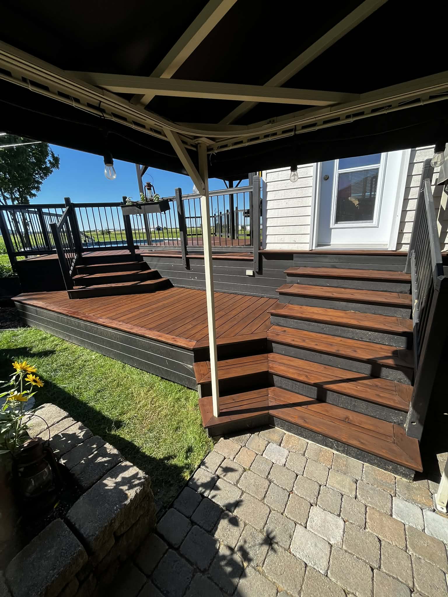Construction de patio en bois et composite à Saint-Bruno