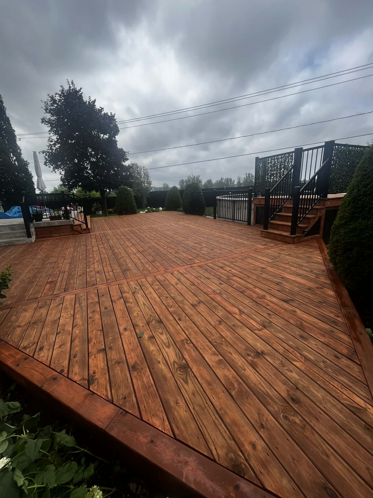 Construction de patio en bois et composite sur la Rive-Sud de Montréal